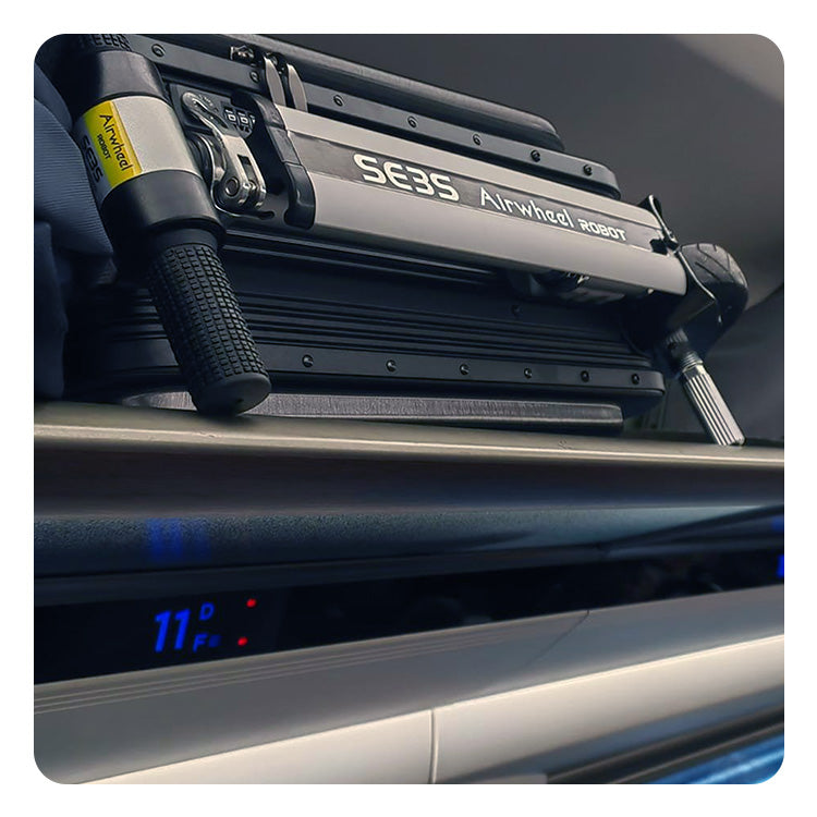 Airwheel-SE3S-Smart-Suitcase-Airplane-Cabin-Compatible-Desktop